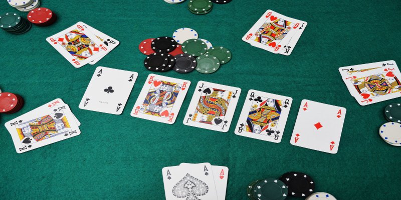 Game bài Poker với phần thưởng vô cùng hậu hĩnh khi tham gia đặt cược